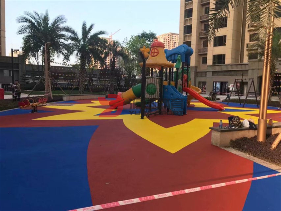 恒大中央廣場(chǎng)EPDM游樂(lè)場(chǎng)完工.jpg